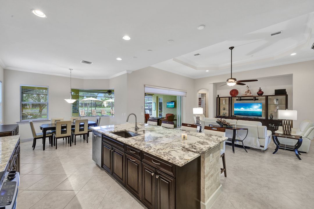 9111 Graphite Cir, Naples, FL 34120