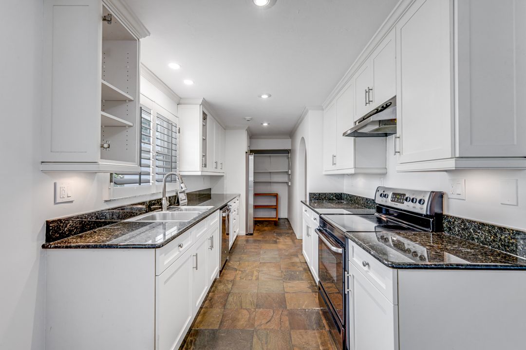 1015 Royal Palm Dr, Naples, FL 34103