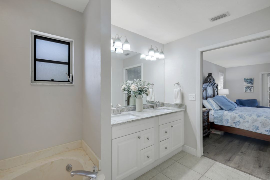 2215 SE 15th St, Cape Coral, FL 33990
