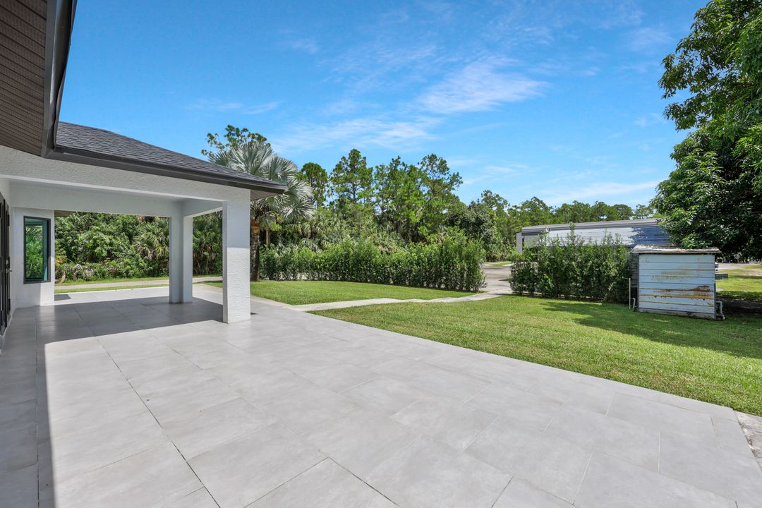 380 4th St NE, Naples, FL 34120
