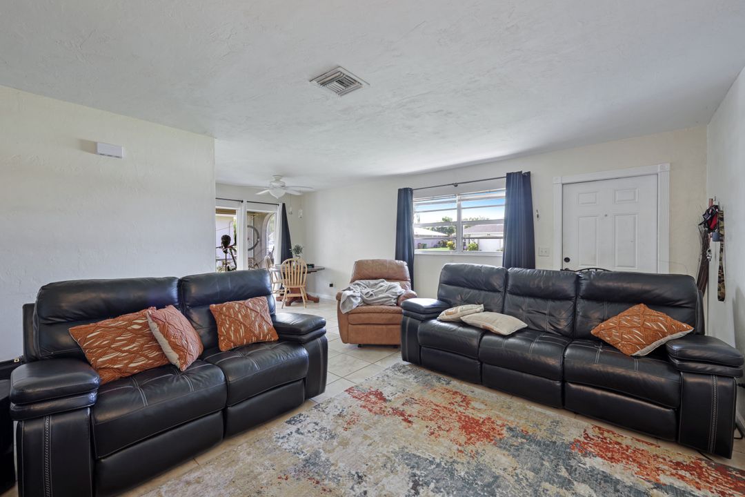 913 SE 13th St  #913/915, Cape Coral, FL 33990