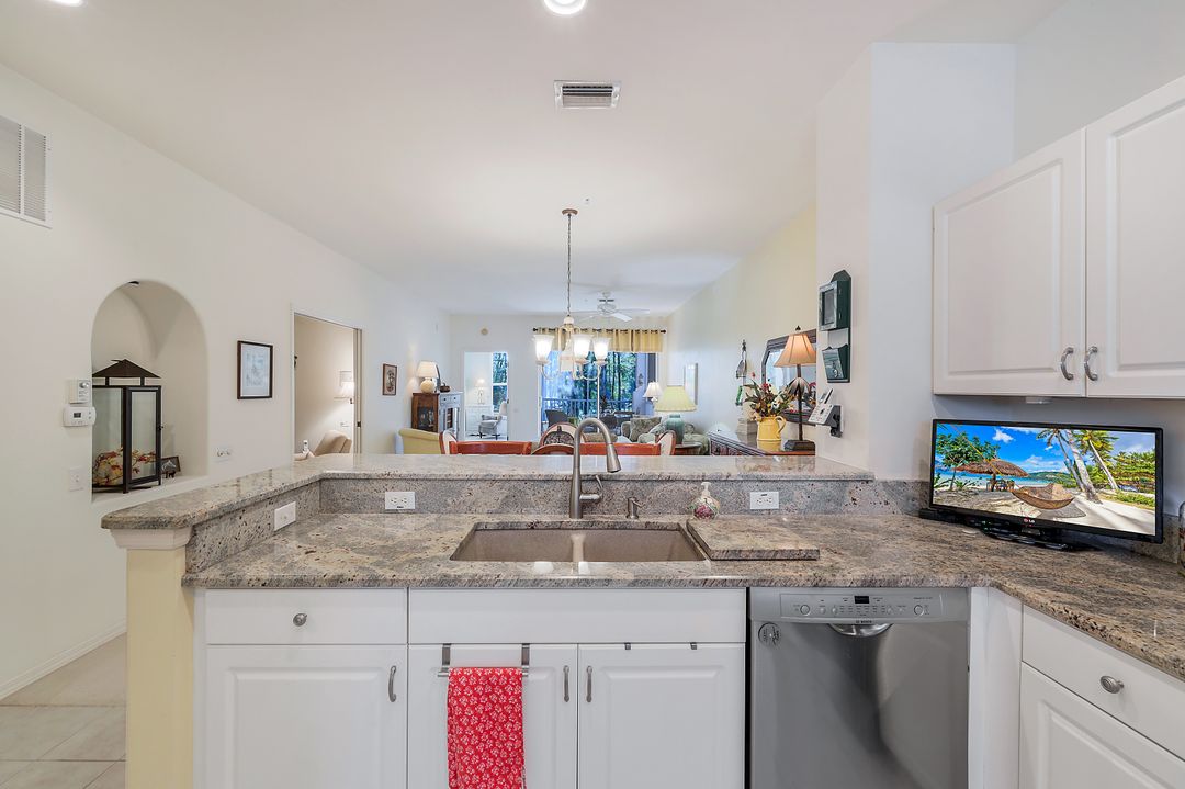 8285 Danbury Blvd #207, Naples, FL 34120