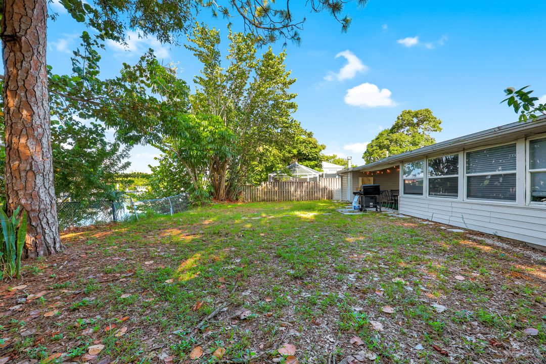 2140 Harbor Ln, Naples, FL 34104