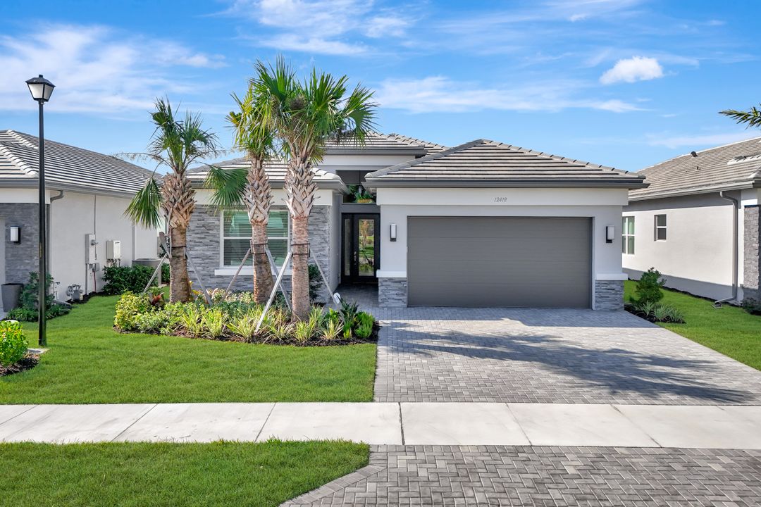 12418 Dahlia Ct, Naples, FL 34120