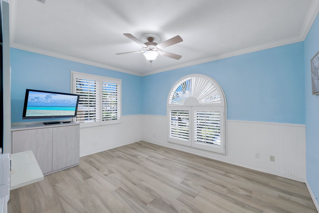 2147 Snook Dr, Naples, FL 34102