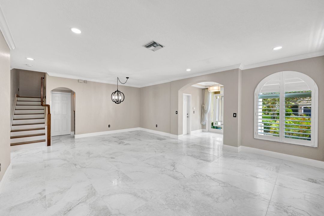 1764 Birdie Dr, Naples, FL 34120