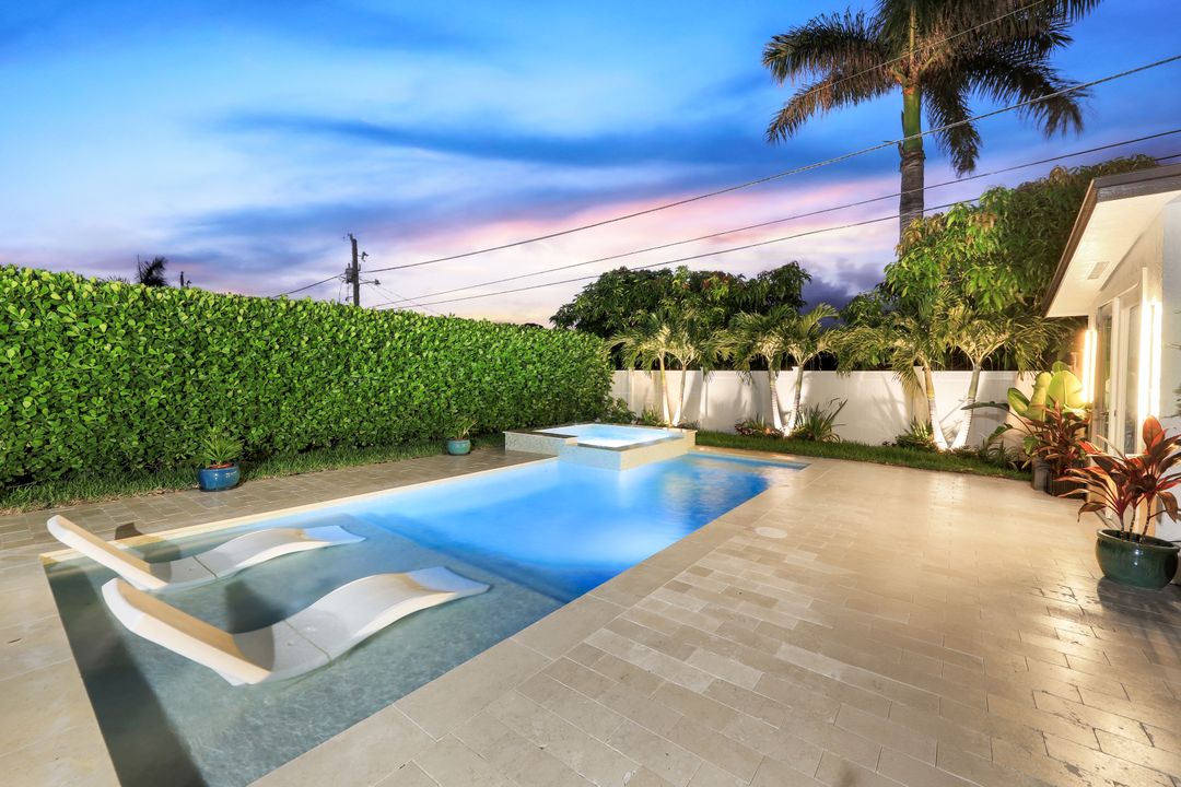 749 97th Ave N, Naples, FL 34108