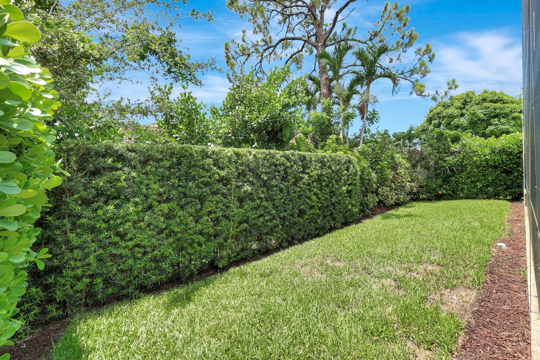 7052 Timberland Cir, Naples, FL 34109