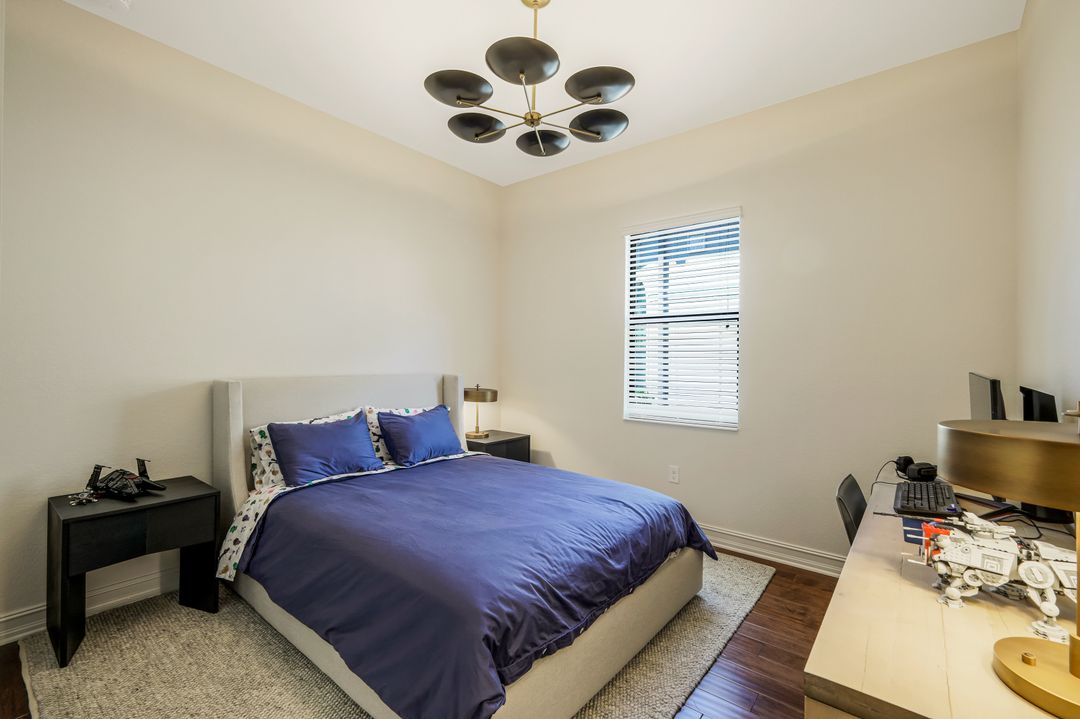 7319 Lantana Cir, Naples, FL 34119