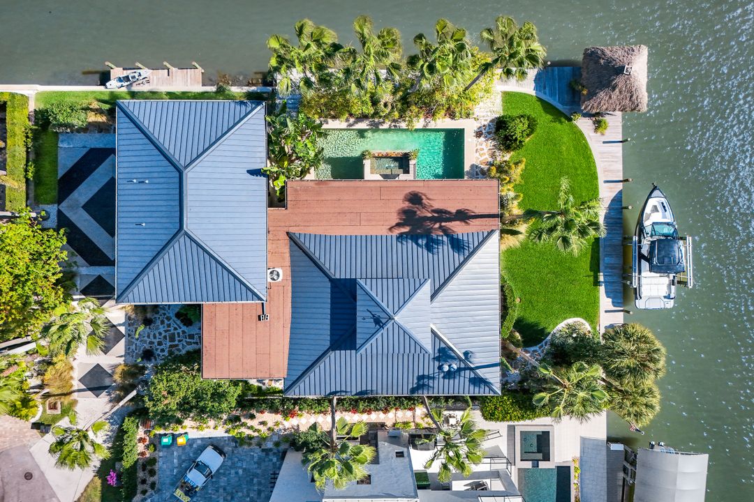 290 Channel Dr, Naples, FL 34108