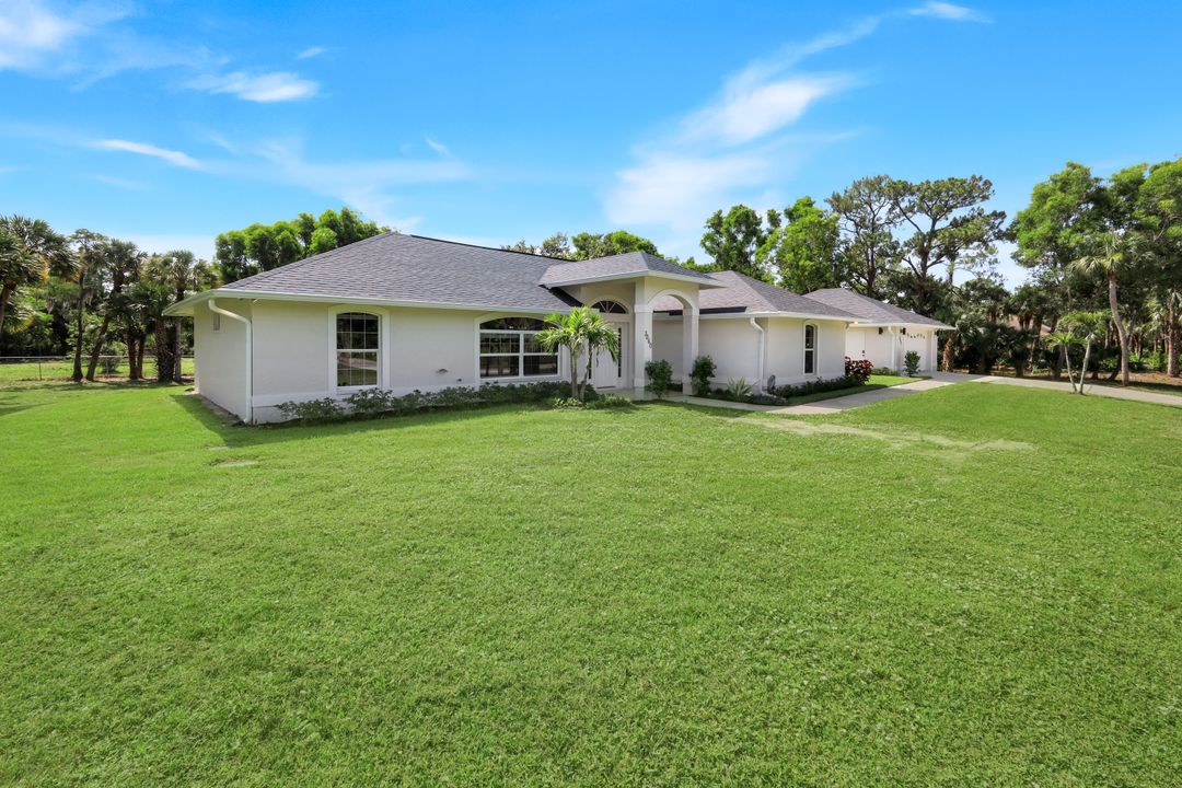 3060 70th St SW, Naples, FL 34105