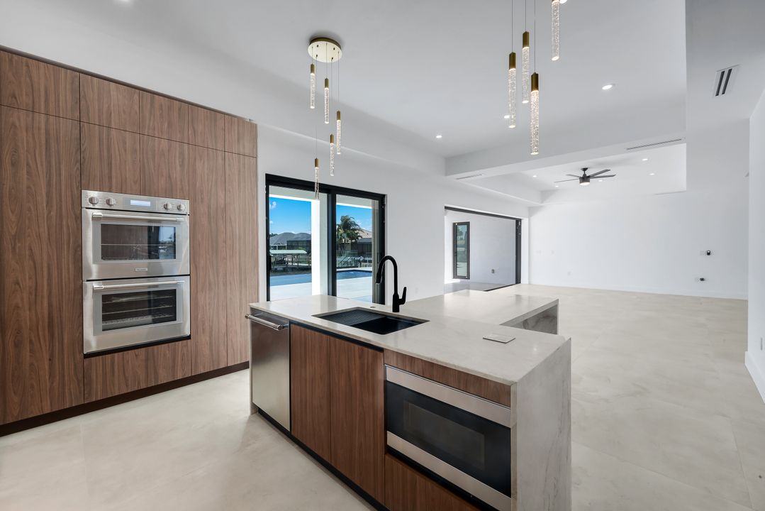 432 Burnt Store Rd S, Cape Coral, FL 33991