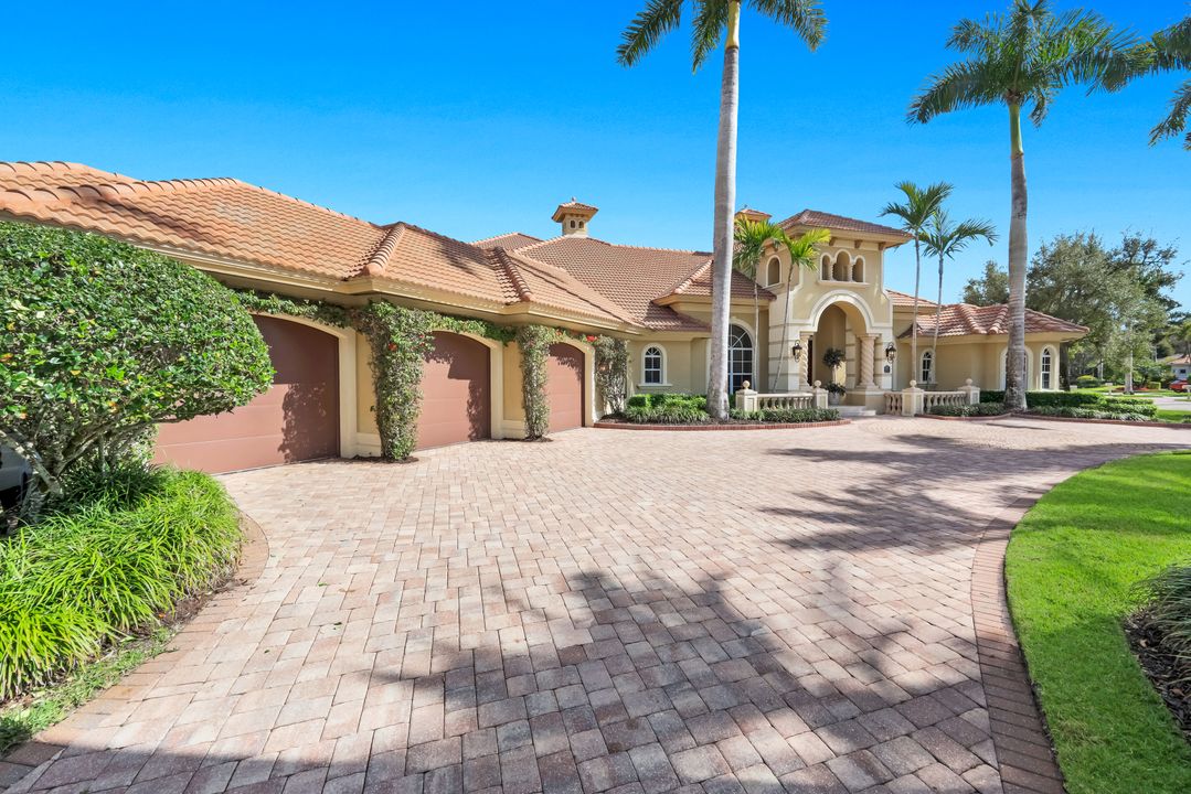 2350 Cheshire Ln, Naples, FL 34109