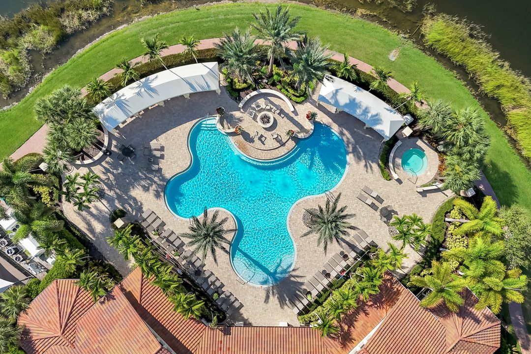 9445 Glenforest Dr, Naples, FL 34120