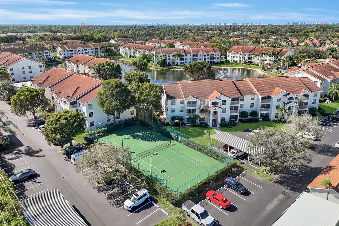 4620 St Croix Ln #911, Naples, FL 34109