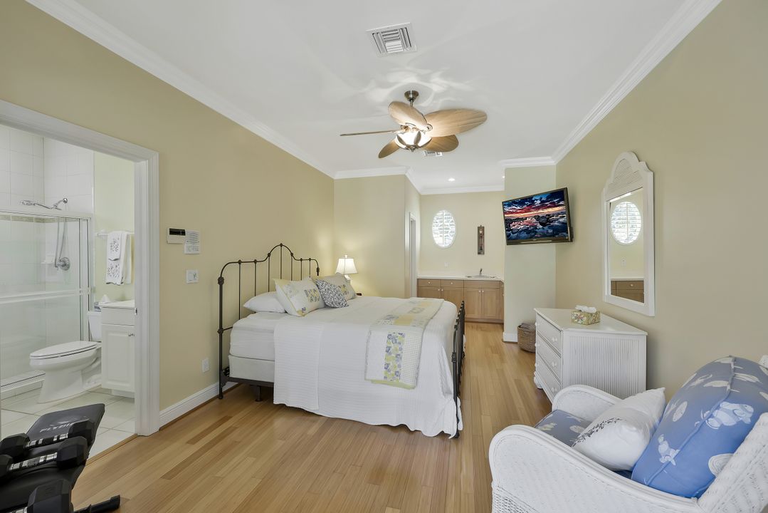 5058 Kensington High St, Naples, FL 34105