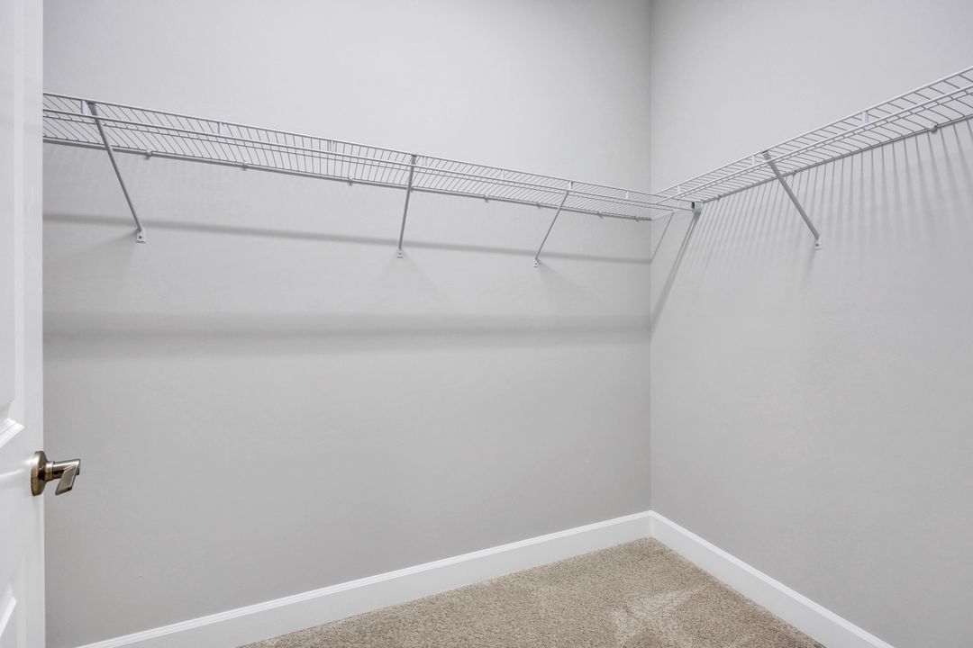 2581 Kingfisher Dr, Naples, FL 34112