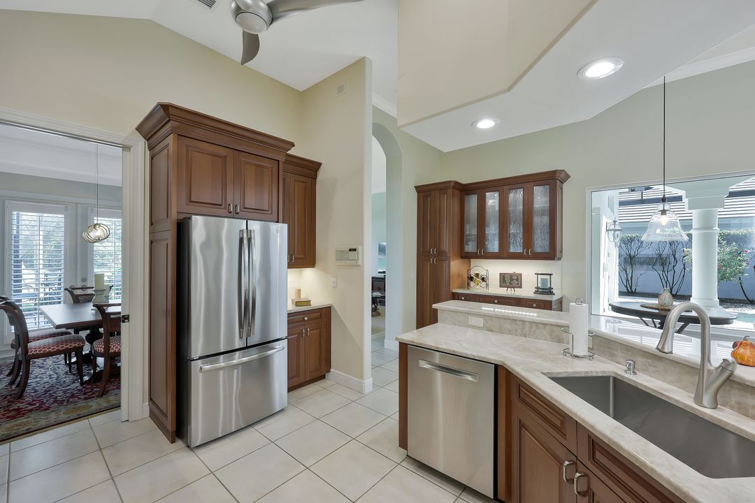 5058 Kensington High St, Naples, FL 34105