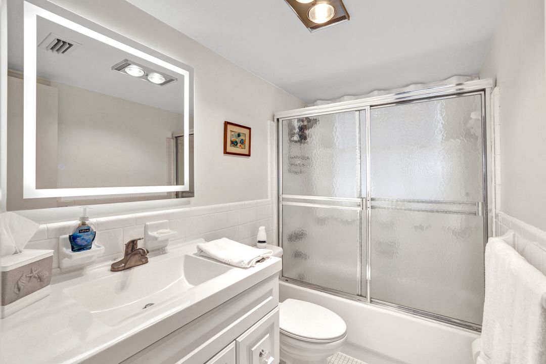 386 Harbour Dr, Naples, FL 34103