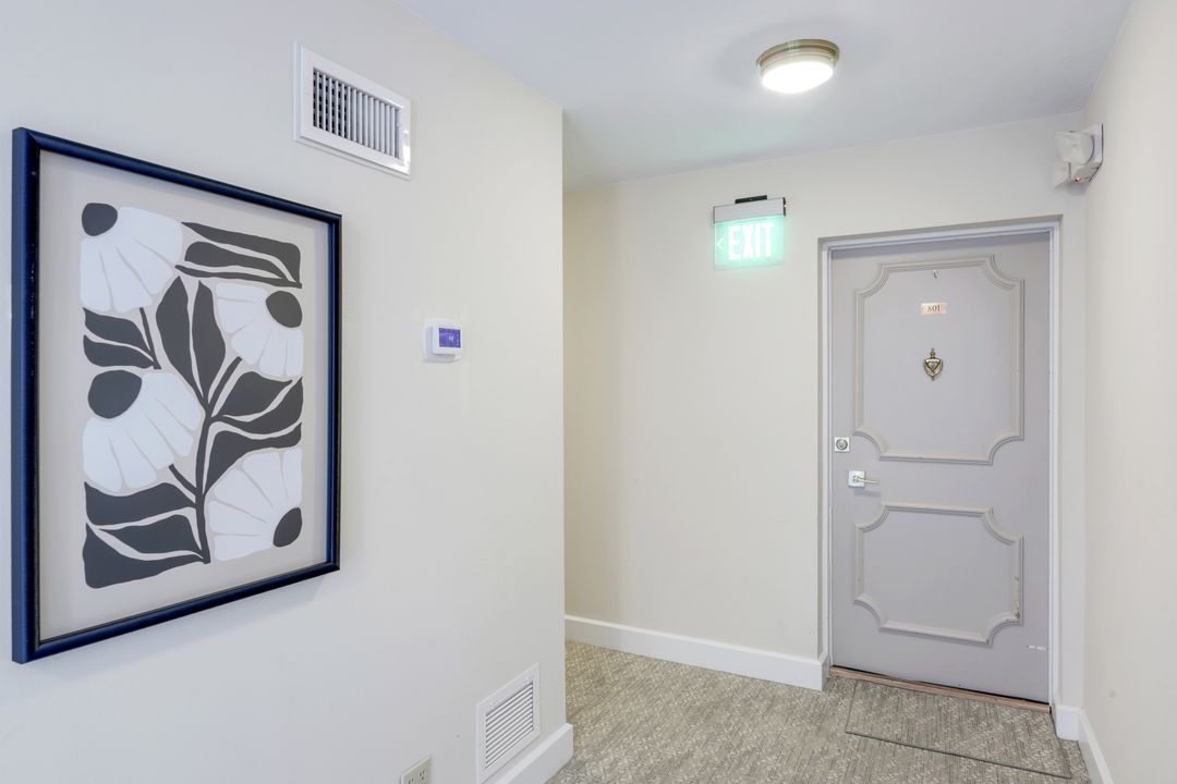 250 Park Shore Dr #801, Naples, FL 34103