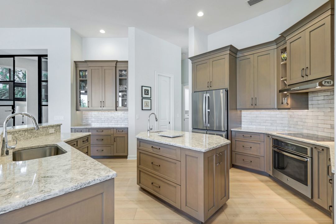 3616 Glenwater Ln, Bonita Springs, FL 34134