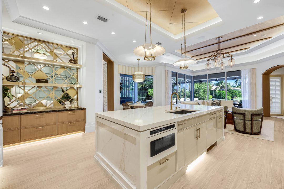 8871 Shenendoah Cir, Naples, FL 34113