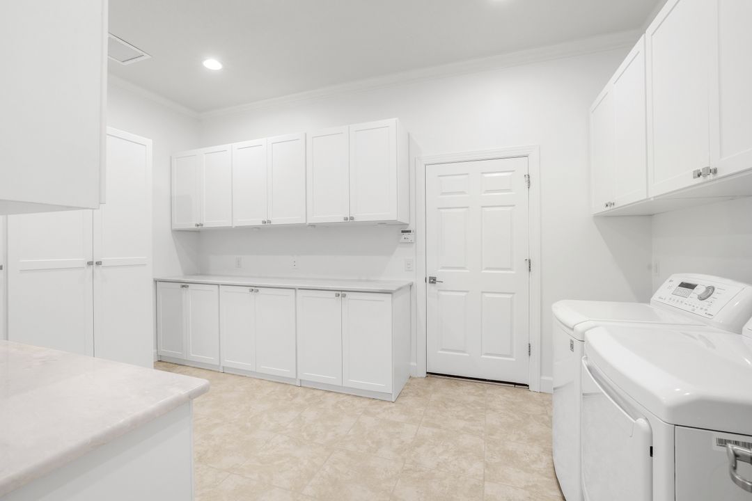 9266 Quarry Dr, Naples, FL 34120