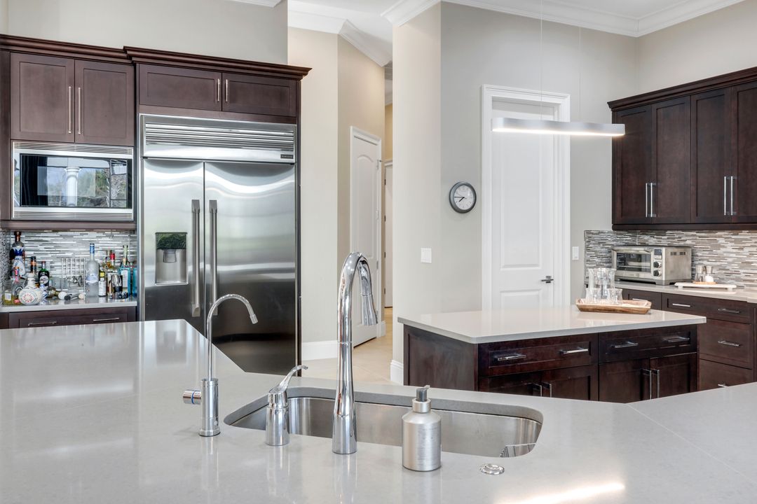 3828 Isla Del Sol Way, Naples, FL 34114