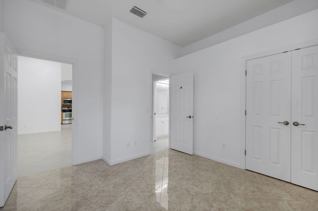15501 Cadiz Ln, Naples, FL 34110