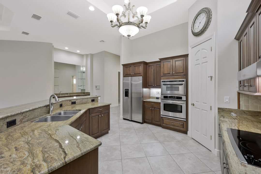 5616 Hammock Isles Dr, Naples, FL 34119