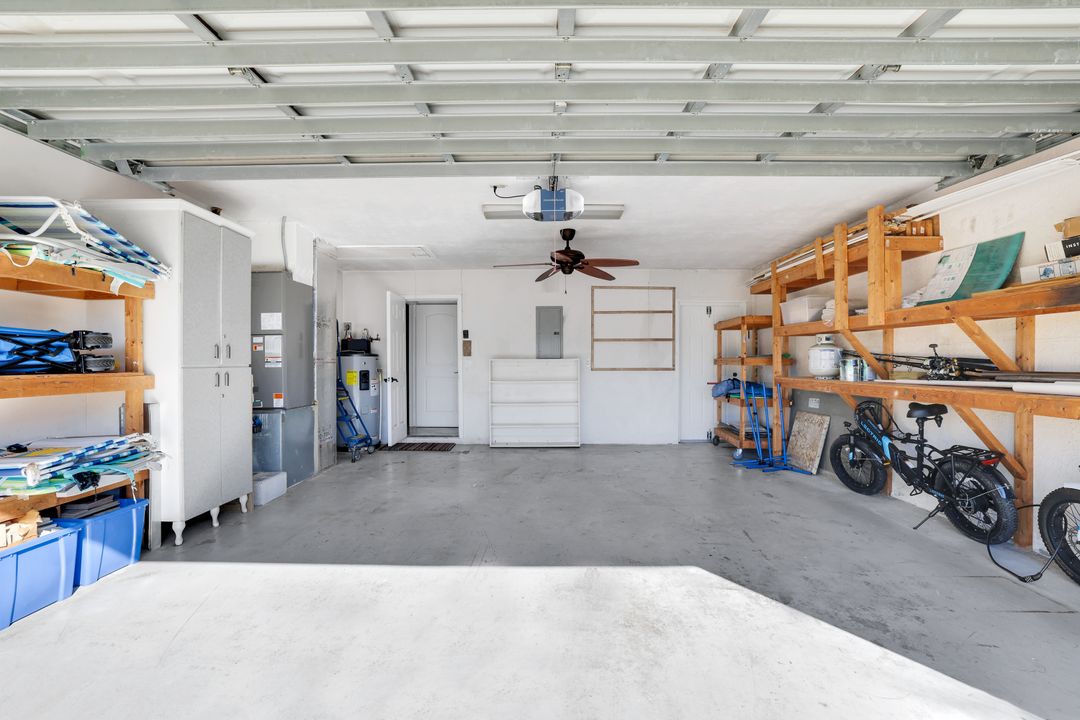 589 98th Ave N, Naples, FL 34108