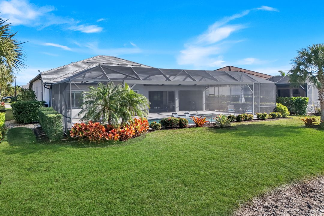 9428 Sanderling Ct, Naples, FL 34120