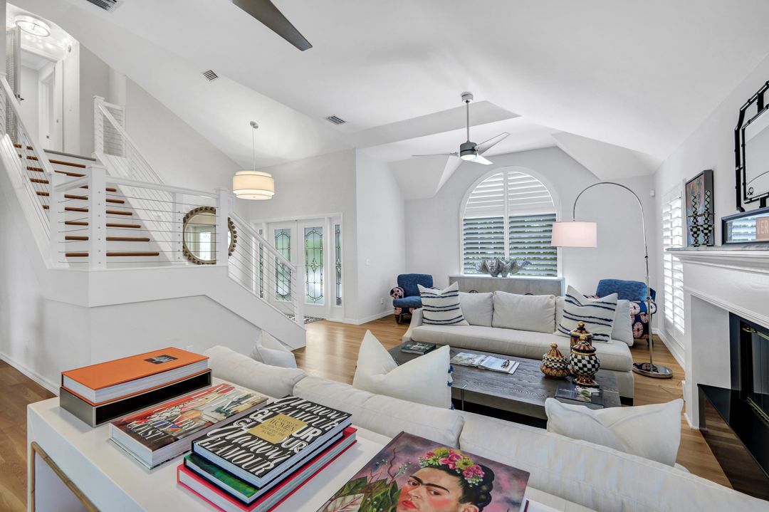 670 8th Ave S, Naples, FL 34102