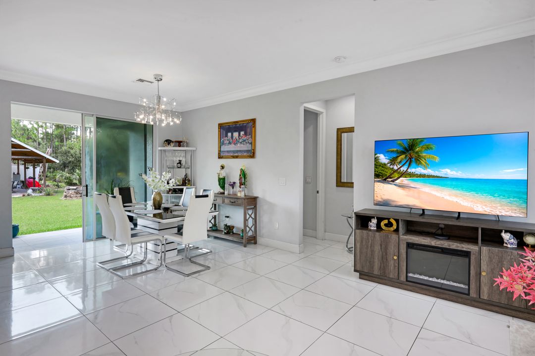 543 20th St SE, Naples, FL 34117
