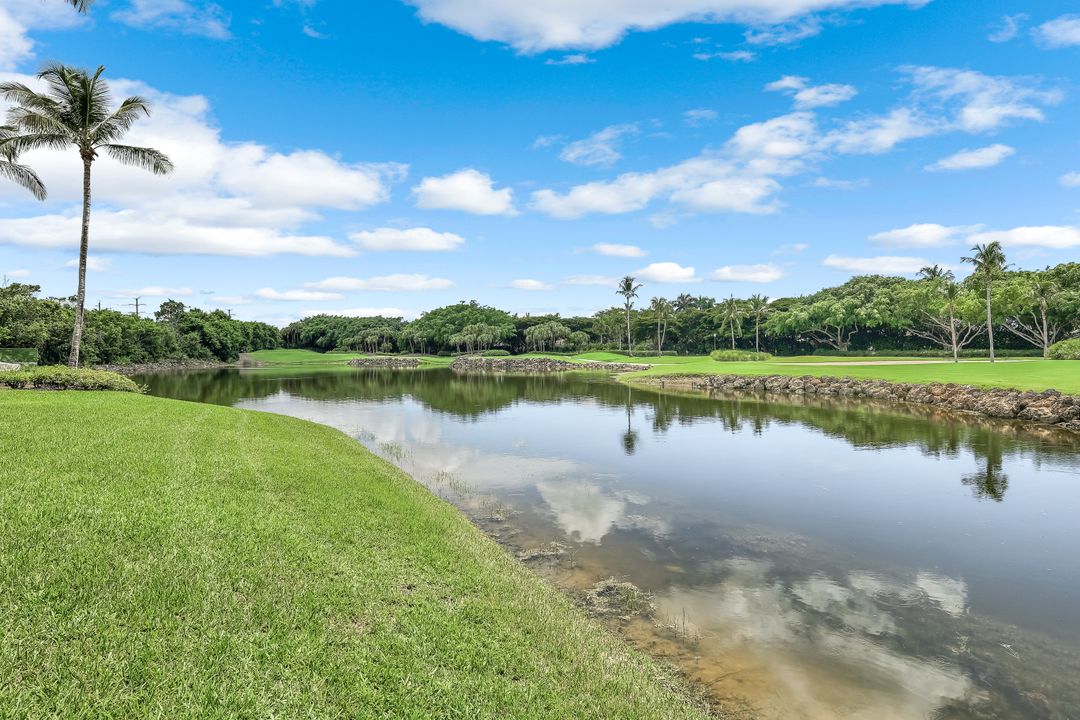 2861 Capistrano Way, Naples, FL 34105