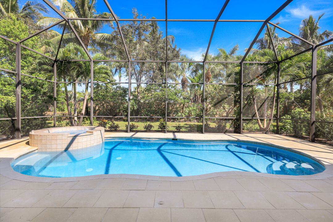 7319 Lantana Cir, Naples, FL 34119