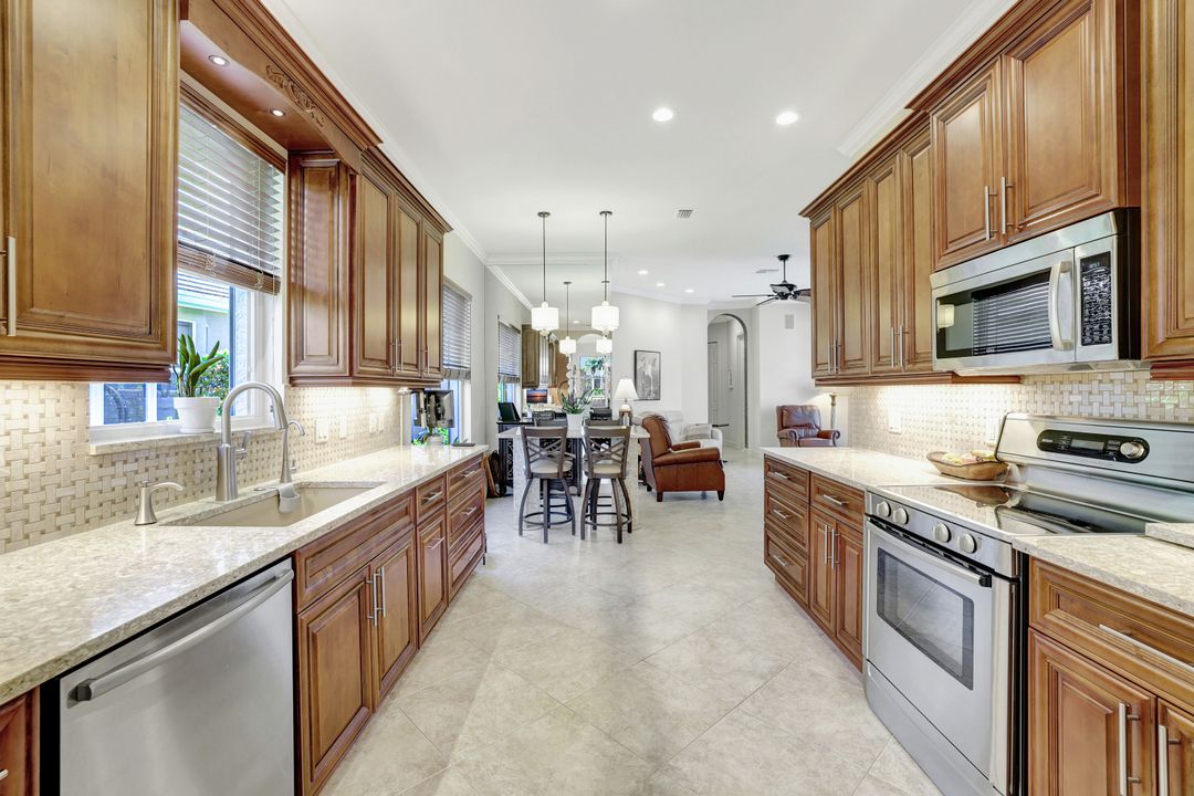 6151 Ashwood Ln, Naples, FL 34110