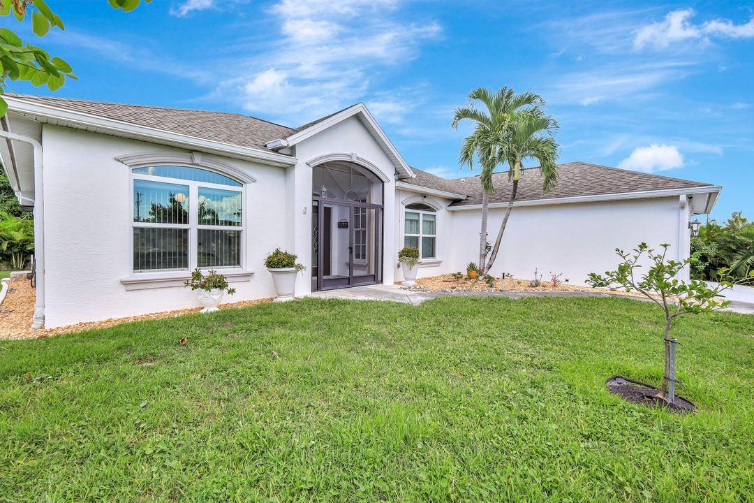 831 SW 17th Terrace, Cape Coral, FL 33991