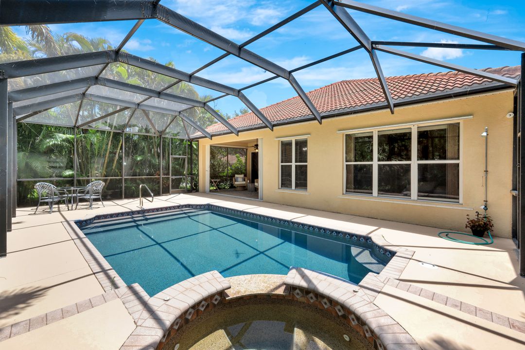 6119 Manchester Pl, Naples, FL 34110