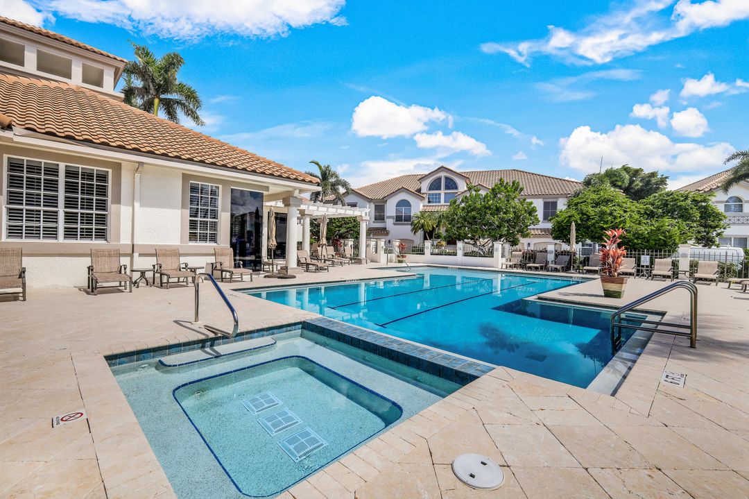 217 Colonade Cir #217, Naples, FL 34103