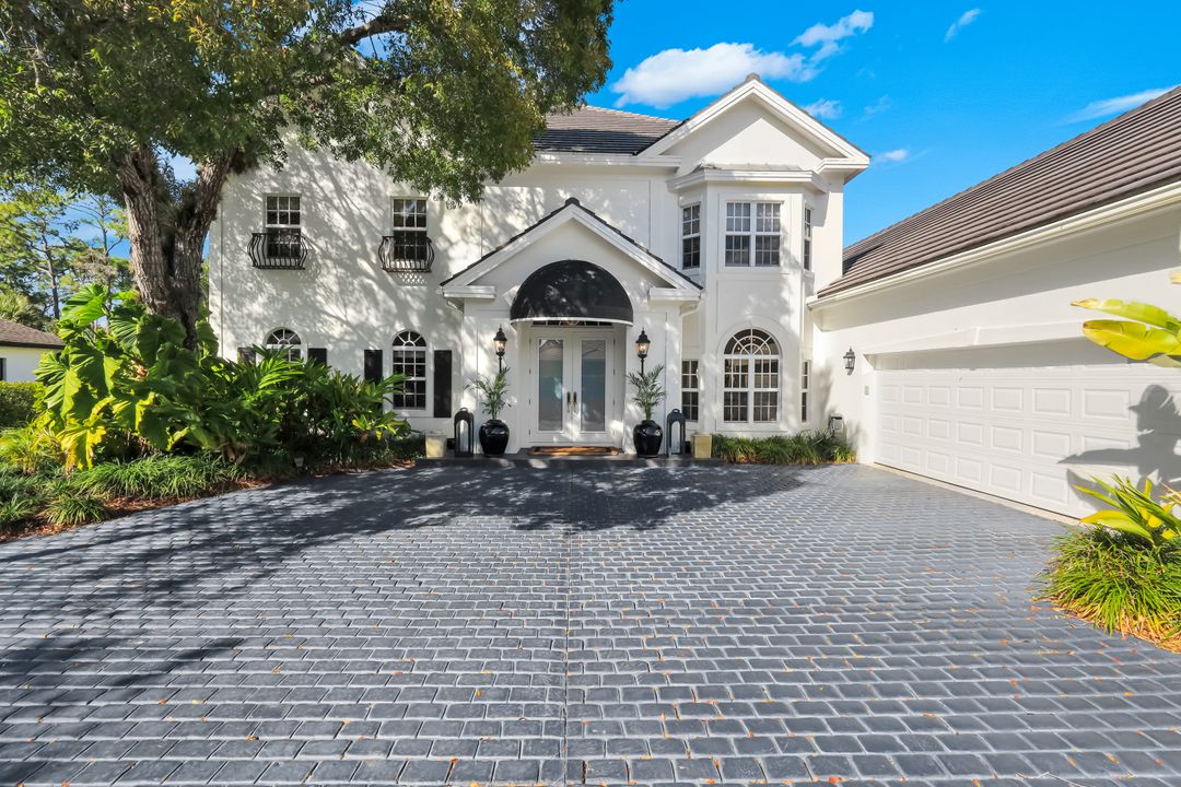 180 Edgemere Way S, Naples, FL 34105