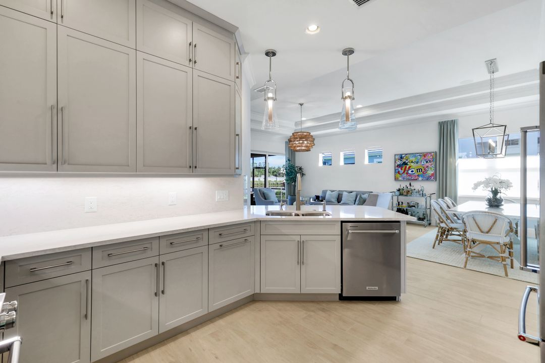 8825 Yucatan Ct, Naples, FL 34112
