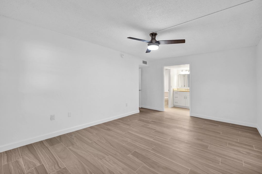 2880 Gulf Shore Blvd N #107, Naples, FL 34103