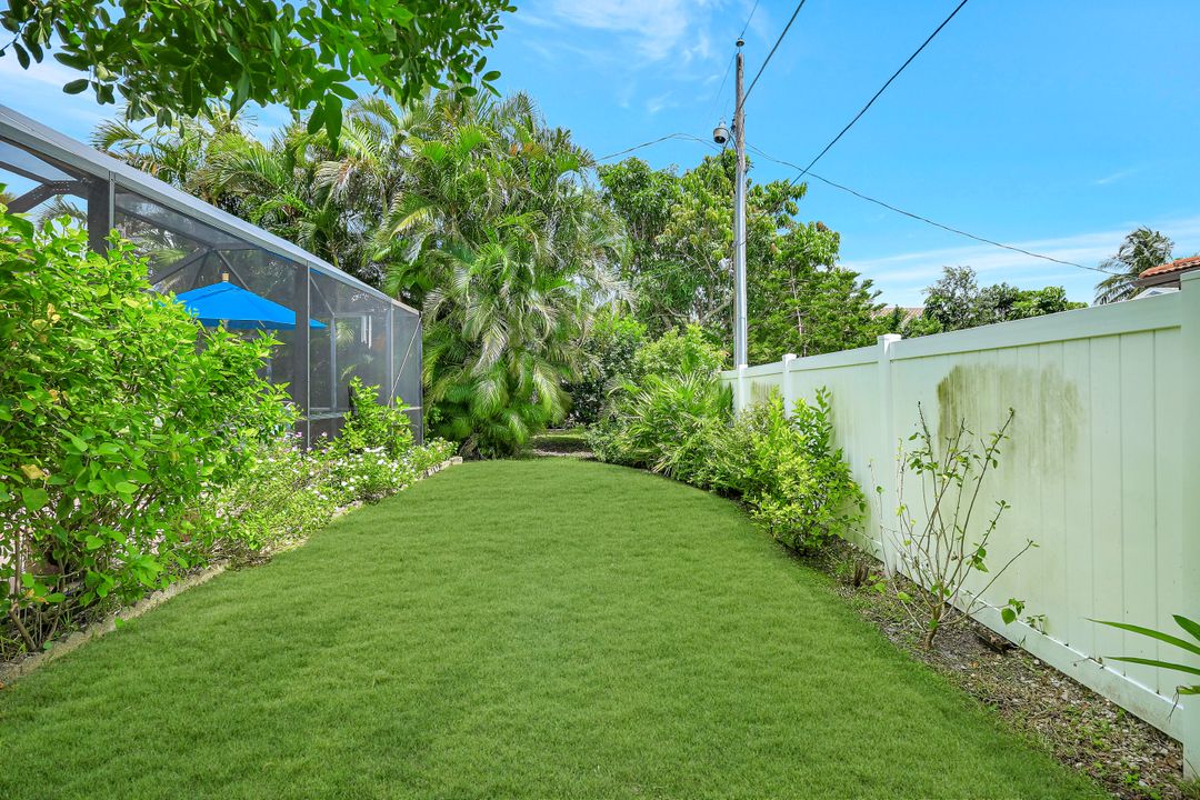550 94th Ave N, Naples, FL 34108