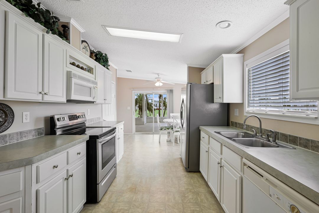 5318 Fiddleleaf Dr, Fort Myers, FL 33905