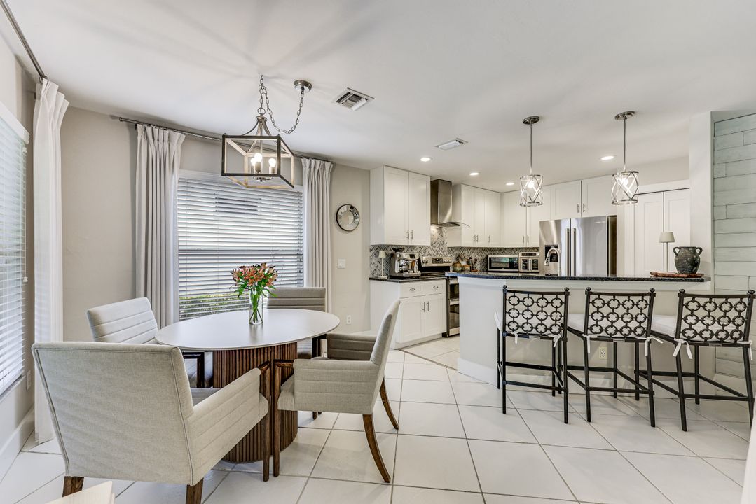 156 Stanhope Cir, Naples, FL 34104