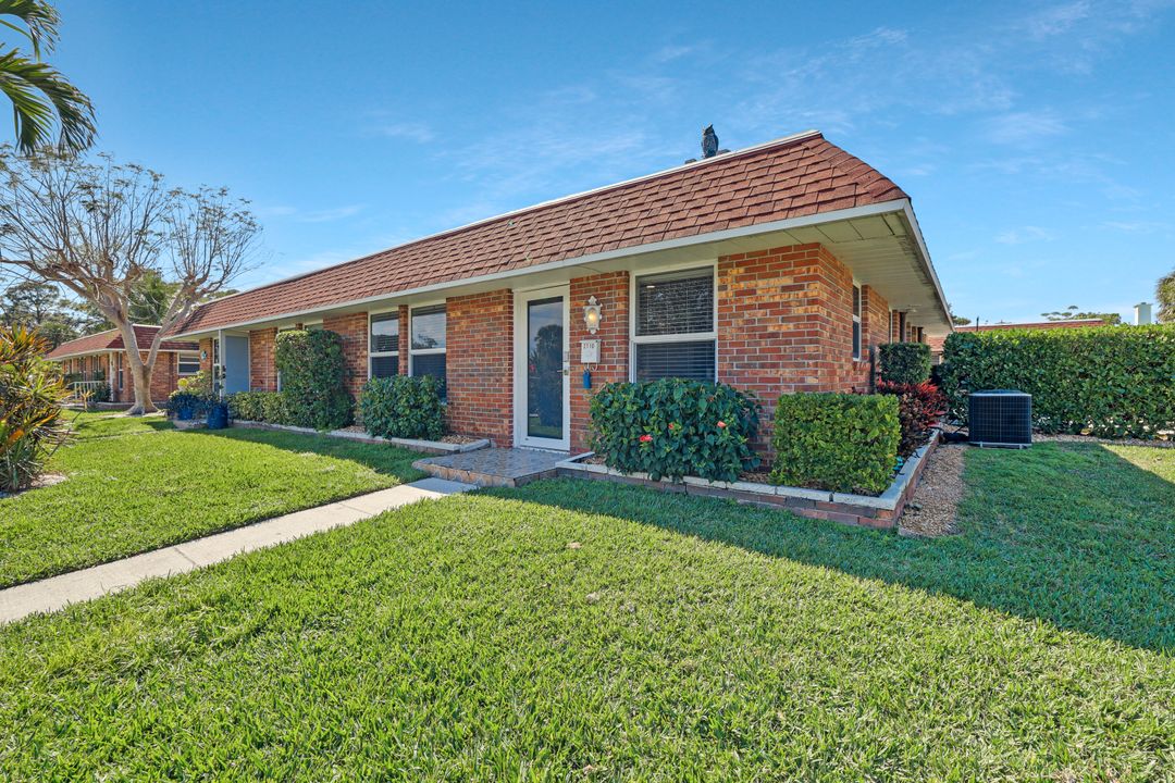2710 Arbutus St, Naples, FL 34112