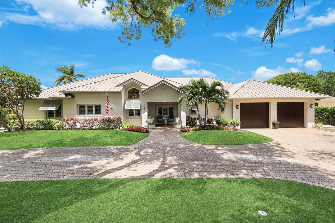 641 Pine Ct, Naples, FL 34102