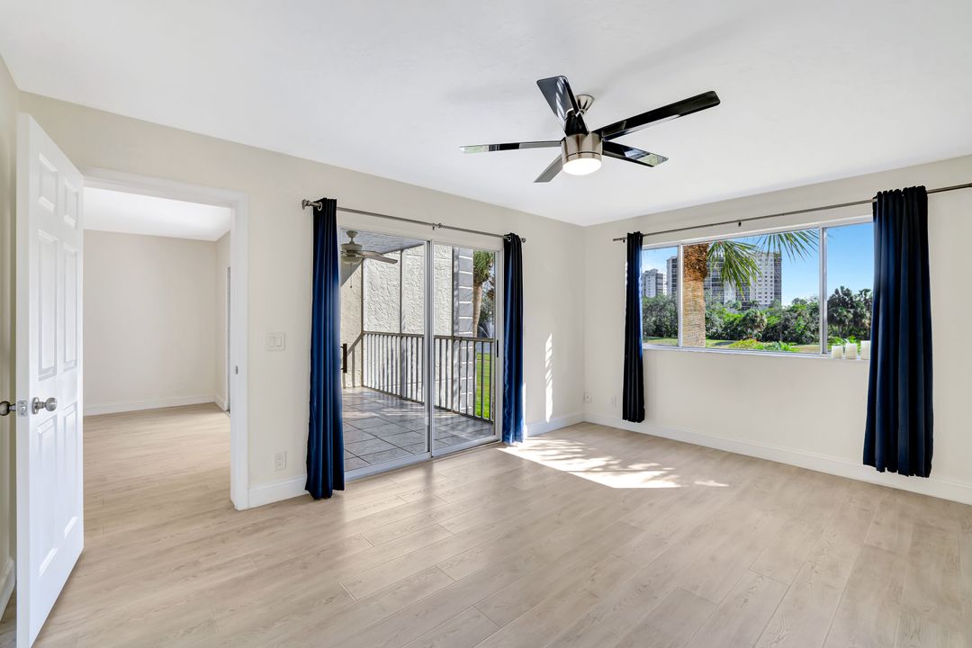 340 Horse Creek Dr #207, Naples, FL 34110