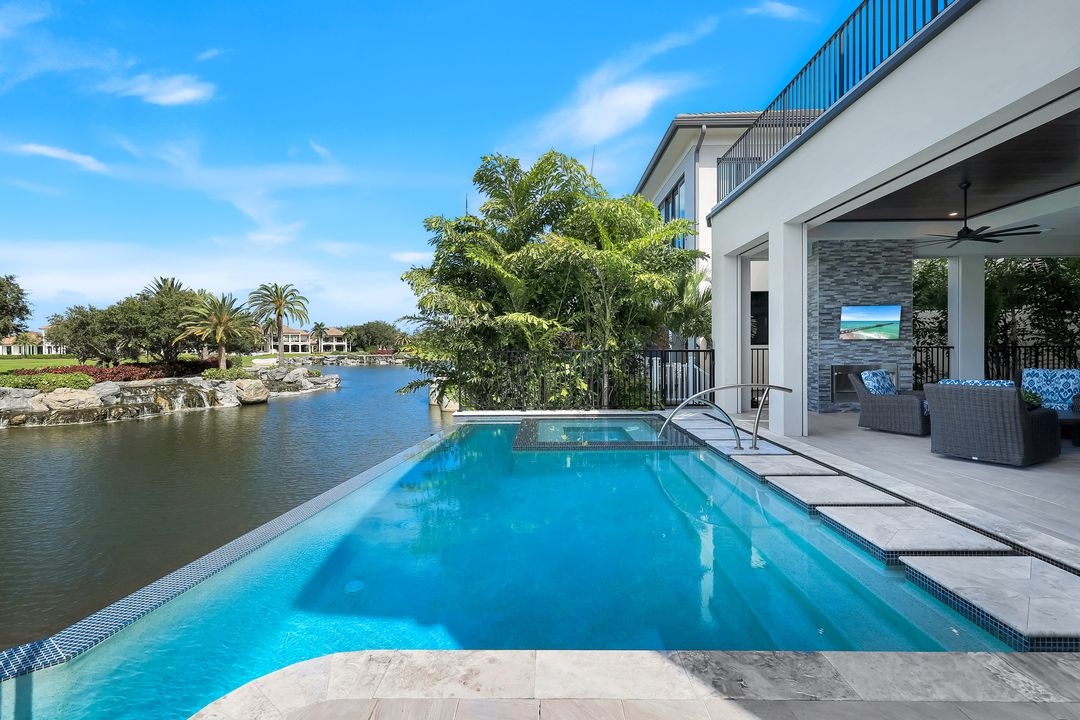 16647 Isola Bella Ln, Naples, FL 34110